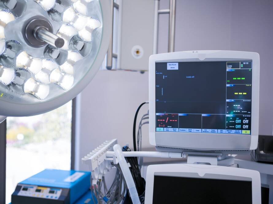 Equipment and medical devices in modern operating room